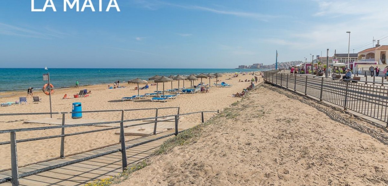 Sale - Apartment / flat -
Torrevieja - La Mata pueblo
