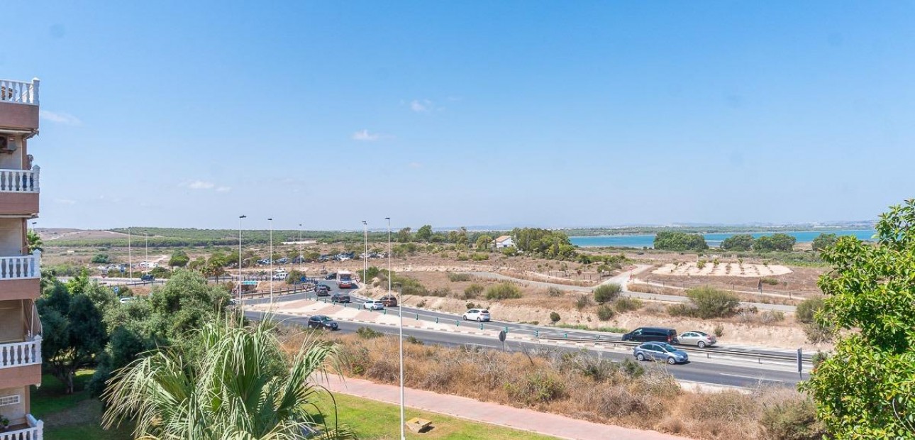 Sale - Apartment / flat -
Torrevieja - La Mata pueblo