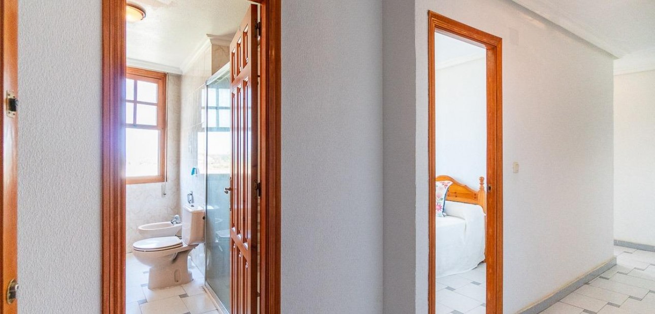 Sale - Apartment / flat -
Torrevieja - La Mata pueblo