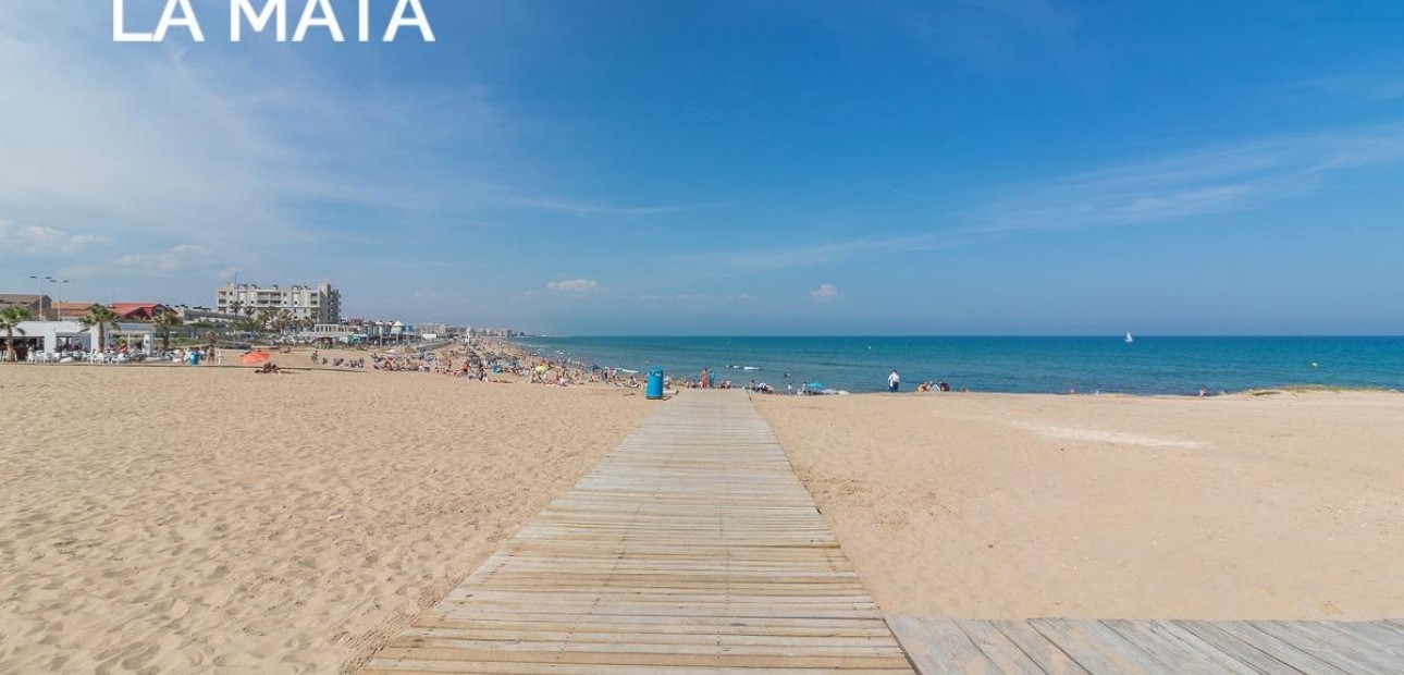 Sale - Apartment / flat -
Torrevieja - La Mata pueblo