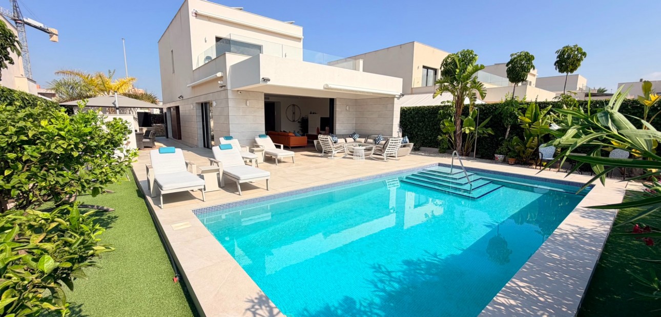 Sale - Detached Villa -
Los Montesinos - Los Montesinos - Urb. La Herrada