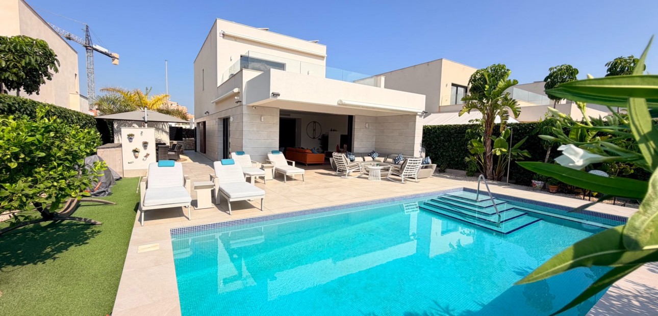Sale - Detached Villa -
Los Montesinos - Los Montesinos - Urb. La Herrada