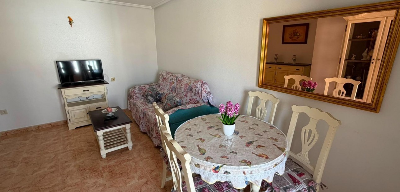 Sale - Apartment / flat -
Torrevieja - Centro