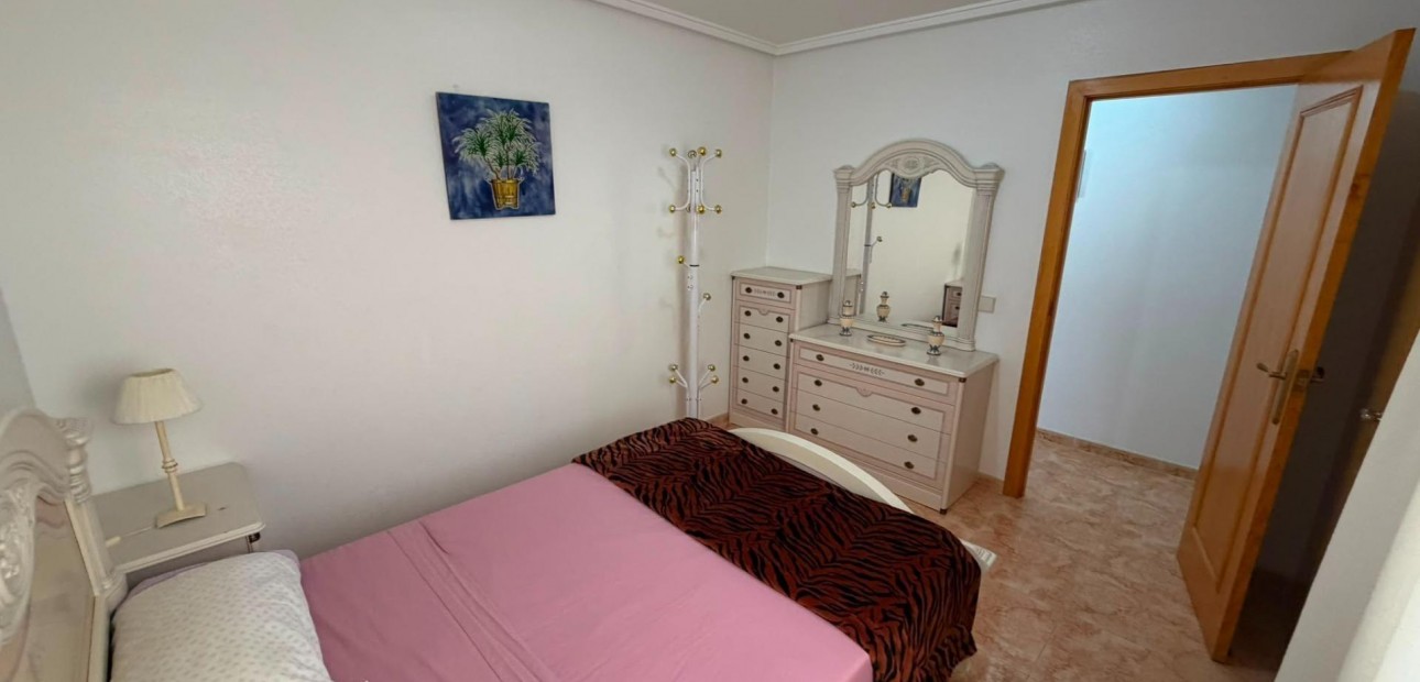 Sale - Apartment / flat -
Torrevieja - Centro