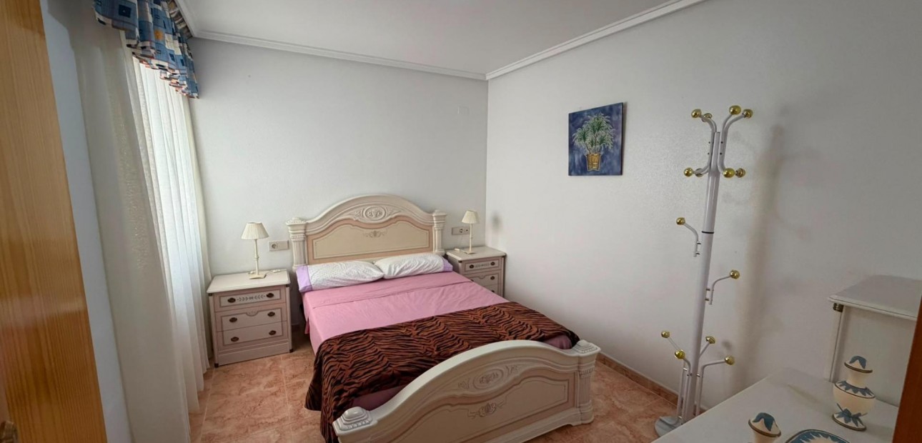 Sale - Apartment / flat -
Torrevieja - Centro