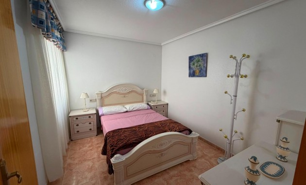 Sale - Apartment / flat -
Torrevieja - Centro