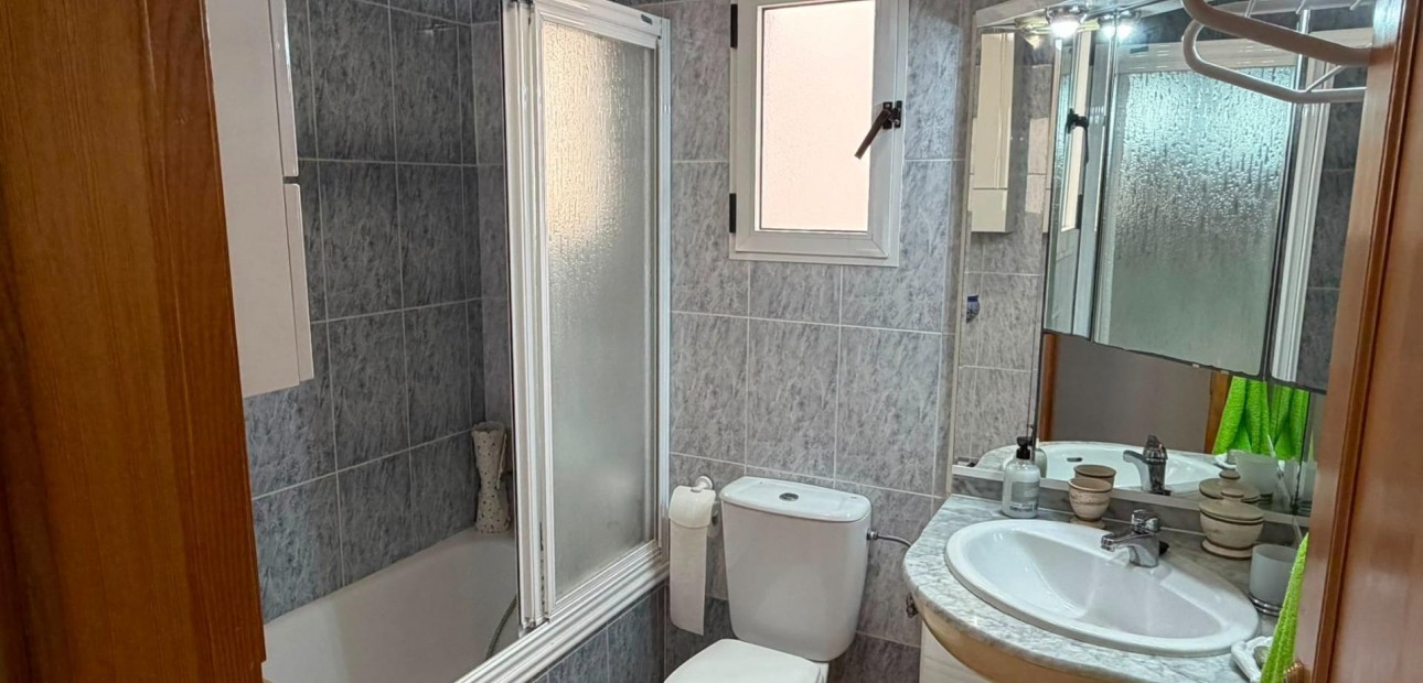 Sale - Apartment / flat -
Torrevieja - Centro