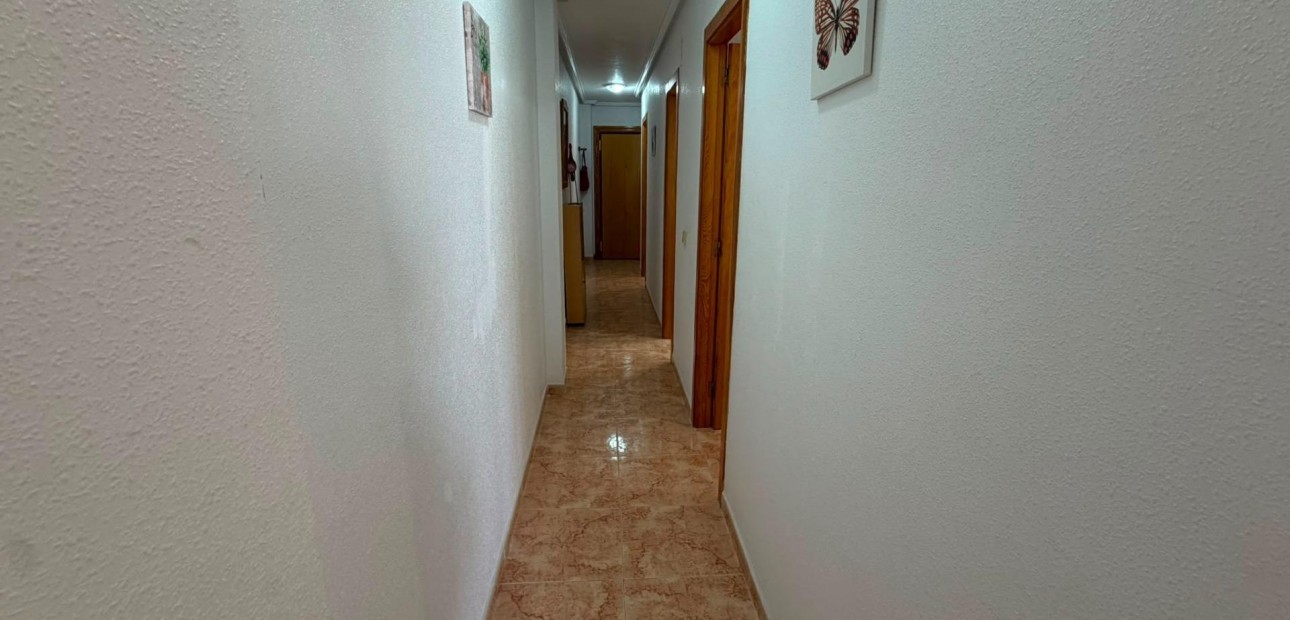 Sale - Apartment / flat -
Torrevieja - Centro