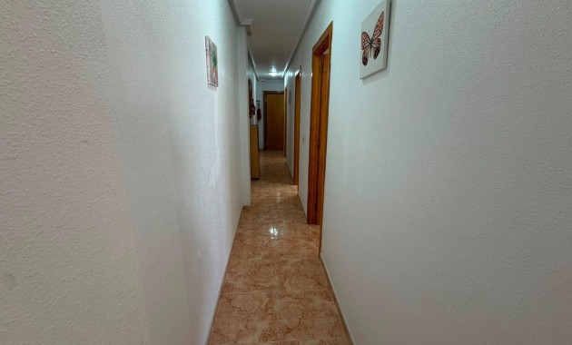 Sale - Apartment / flat -
Torrevieja - Centro