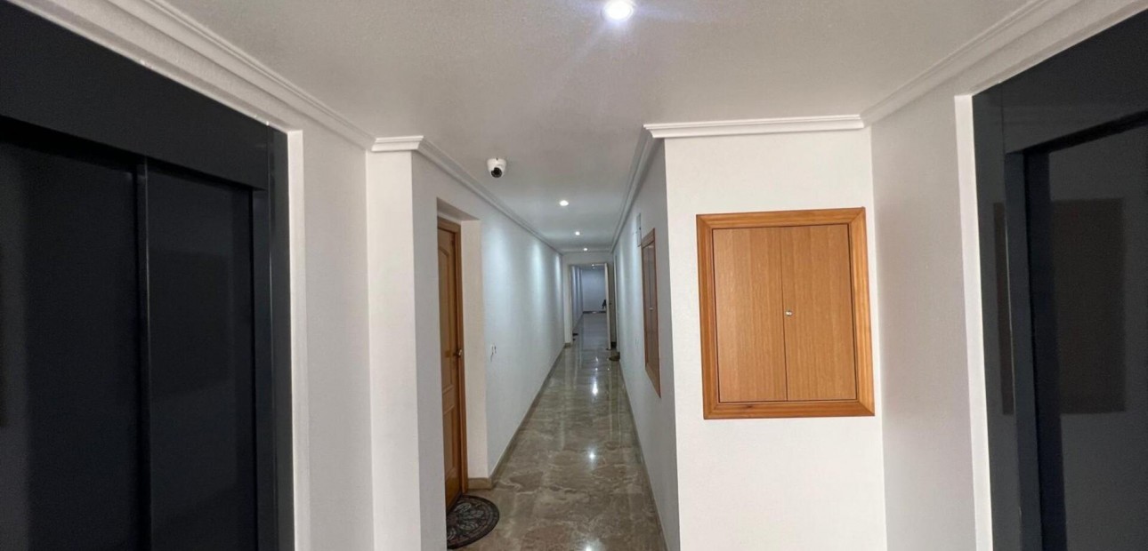 Sale - Apartment / flat -
Torrevieja - Playa de los locos