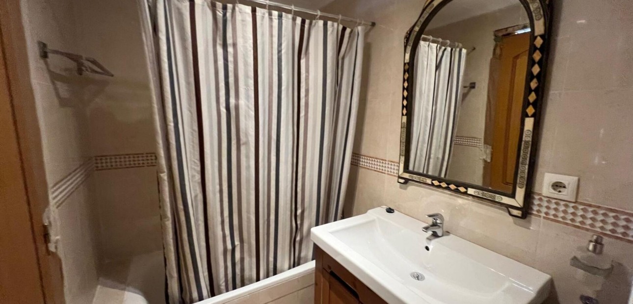 Sale - Apartment / flat -
Torrevieja - Playa de los locos