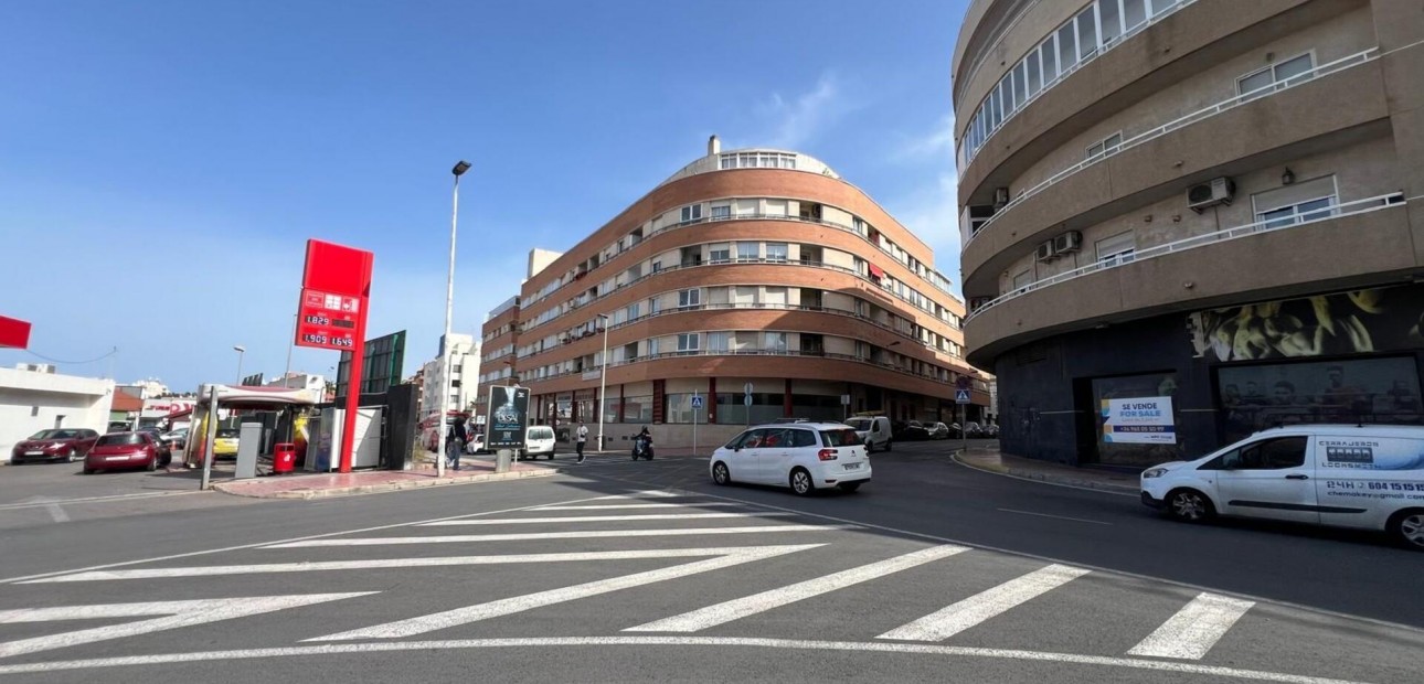 Sale - Apartment / flat -
Torrevieja - Playa de los locos