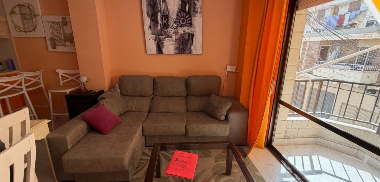 Sale - Apartment / flat -
Torrevieja - Paseo maritimo