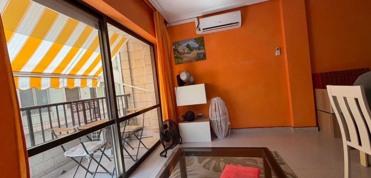 Sale - Apartment / flat -
Torrevieja - Paseo maritimo