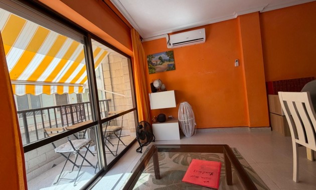 Sale - Apartment / flat -
Torrevieja - Paseo maritimo