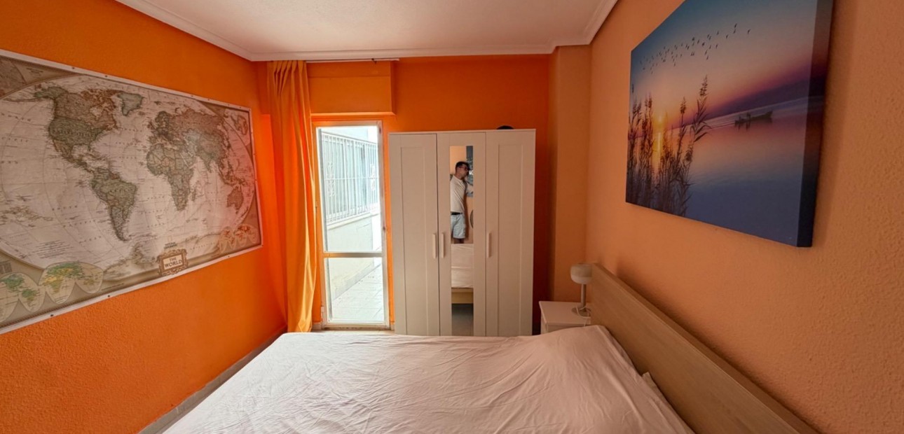 Sale - Apartment / flat -
Torrevieja - Paseo maritimo