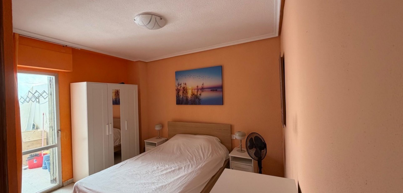 Sale - Apartment / flat -
Torrevieja - Paseo maritimo