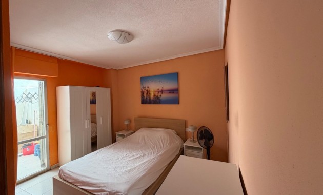 Sale - Apartment / flat -
Torrevieja - Paseo maritimo