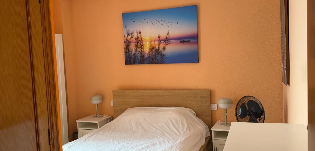 Sale - Apartment / flat -
Torrevieja - Paseo maritimo