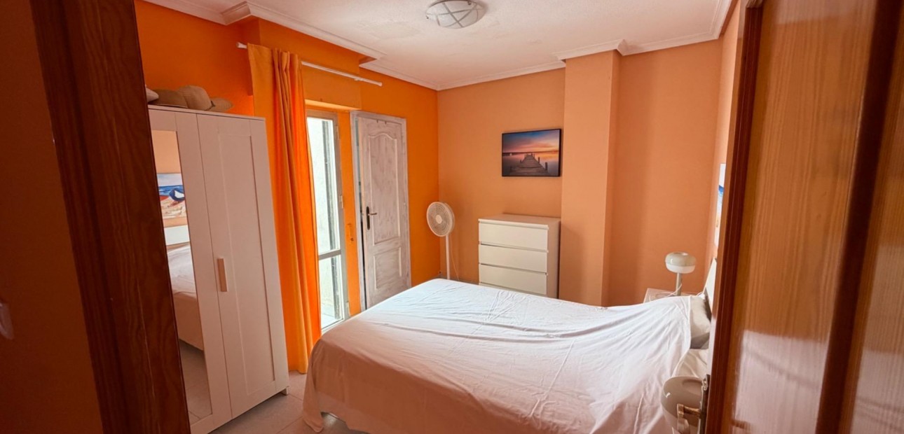 Sale - Apartment / flat -
Torrevieja - Paseo maritimo