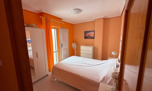 Sale - Apartment / flat -
Torrevieja - Paseo maritimo