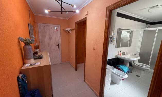 Sale - Apartment / flat -
Torrevieja - Paseo maritimo