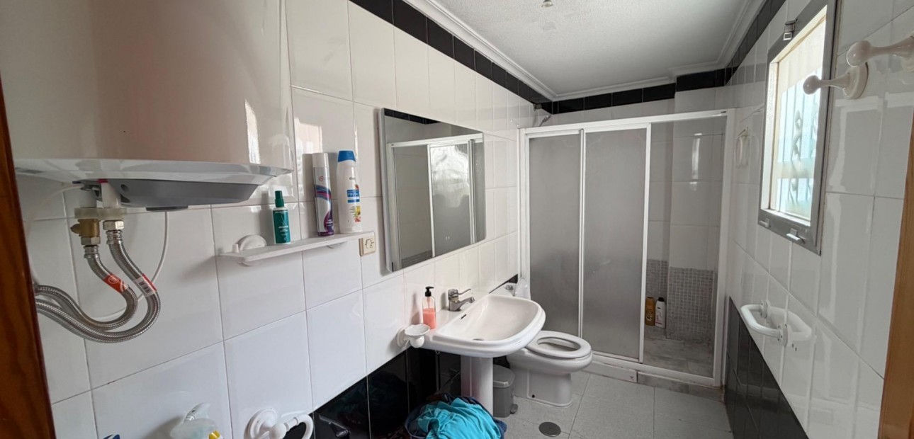 Sale - Apartment / flat -
Torrevieja - Paseo maritimo