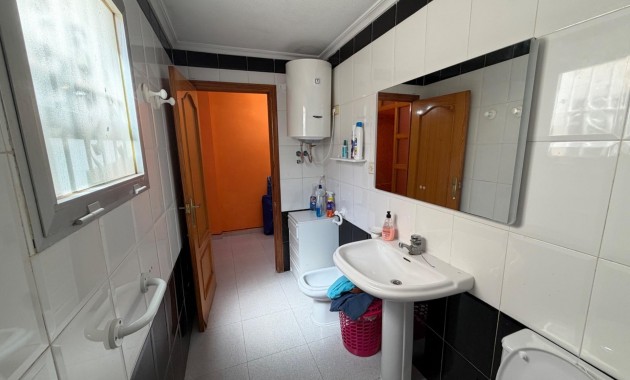 Sale - Apartment / flat -
Torrevieja - Paseo maritimo
