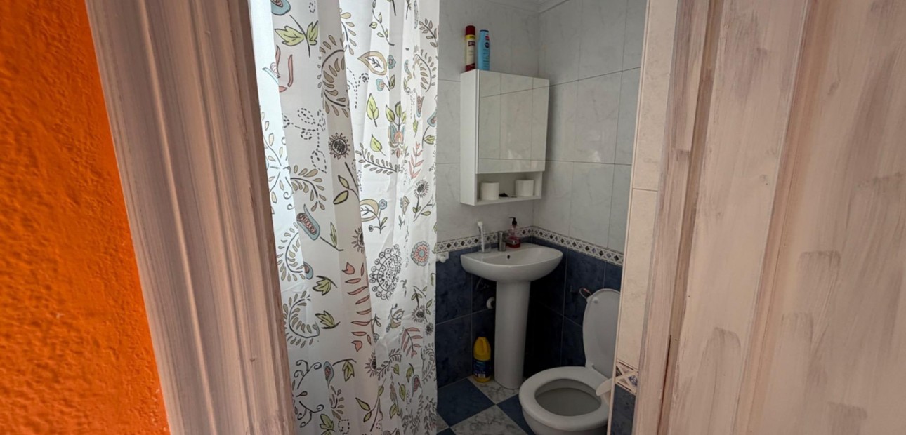 Sale - Apartment / flat -
Torrevieja - Paseo maritimo