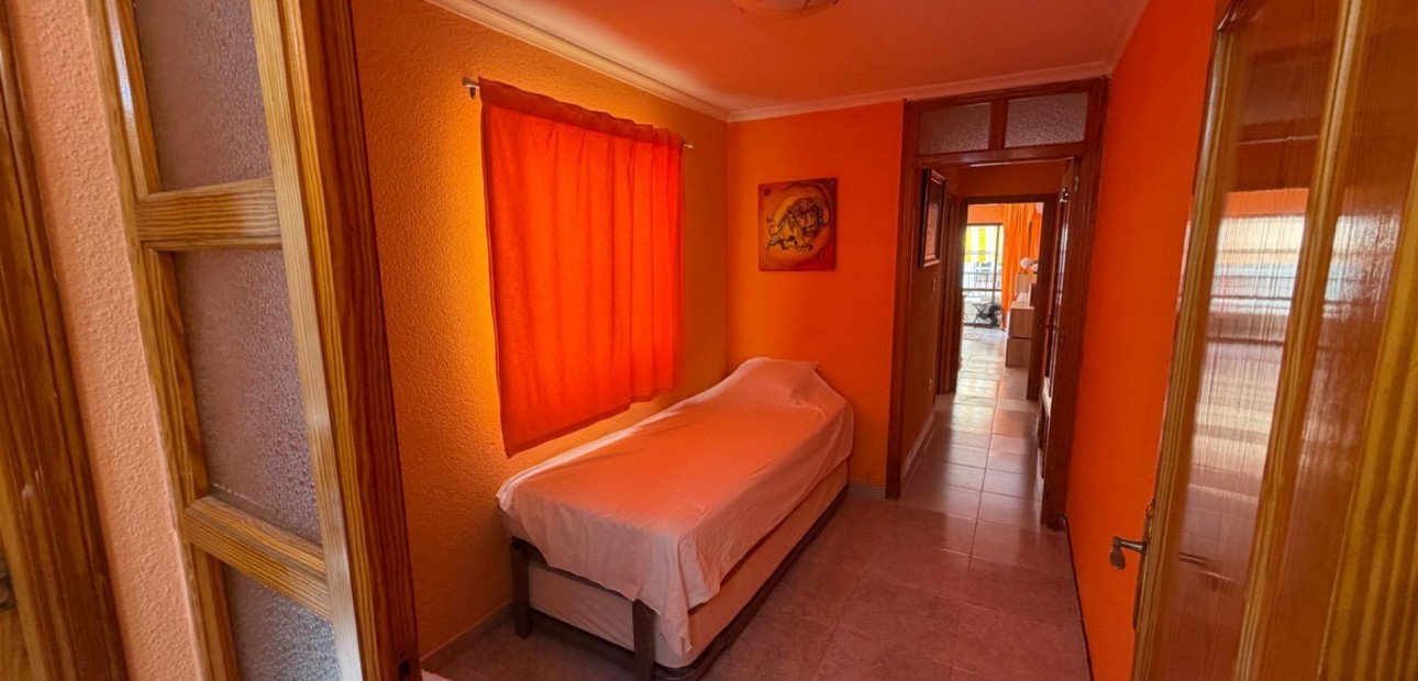 Sale - Apartment / flat -
Torrevieja - Paseo maritimo