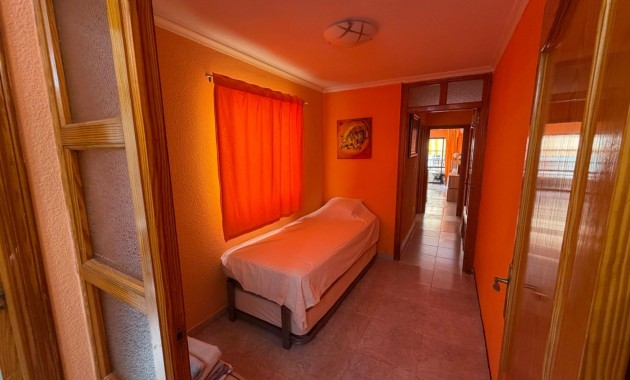 Sale - Apartment / flat -
Torrevieja - Paseo maritimo