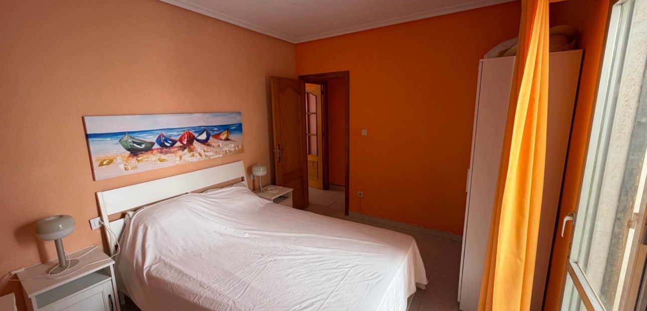 Sale - Apartment / flat -
Torrevieja - Paseo maritimo