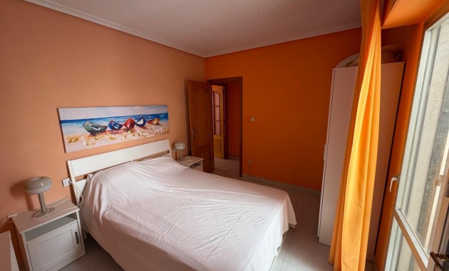 Sale - Apartment / flat -
Torrevieja - Paseo maritimo