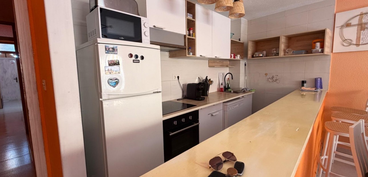 Sale - Apartment / flat -
Torrevieja - Paseo maritimo