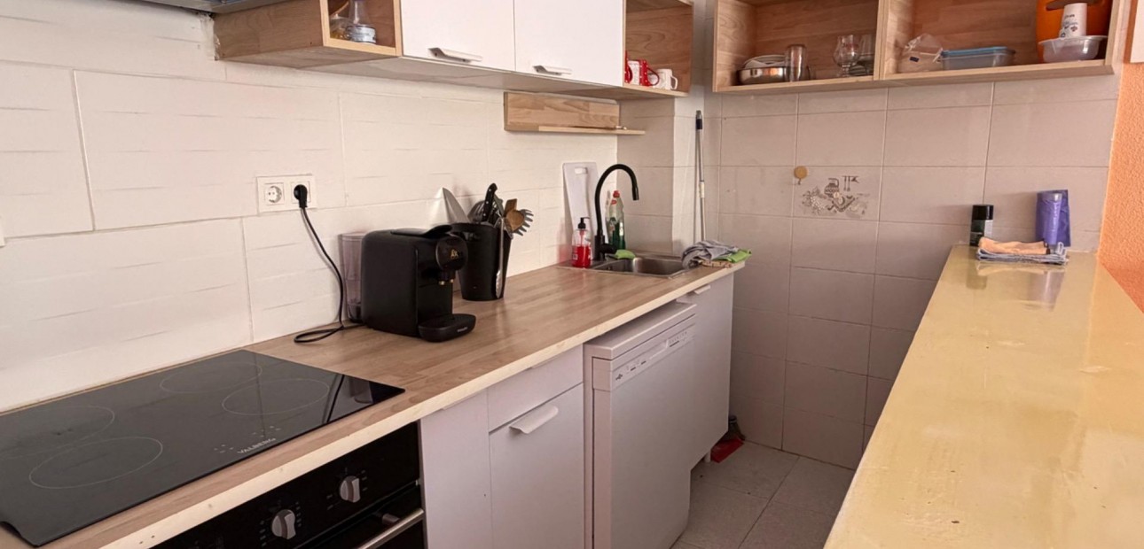 Sale - Apartment / flat -
Torrevieja - Paseo maritimo