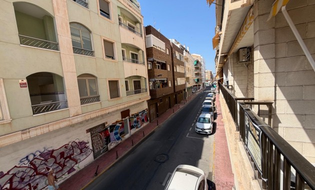 Sale - Apartment / flat -
Torrevieja - Paseo maritimo