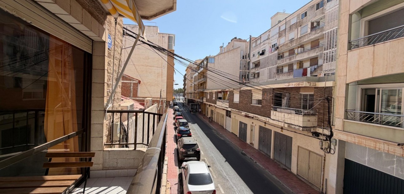 Sale - Apartment / flat -
Torrevieja - Paseo maritimo