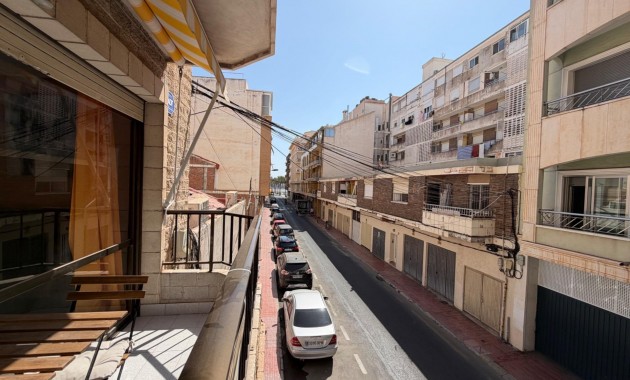 Sale - Apartment / flat -
Torrevieja - Paseo maritimo