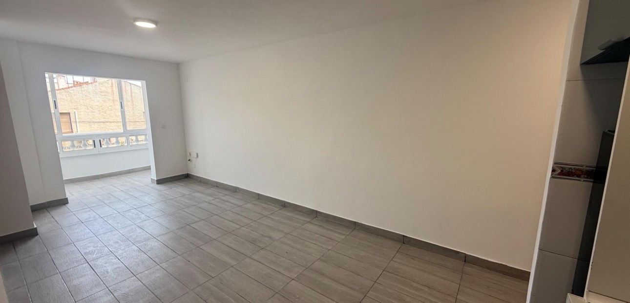 Sale - Apartment / flat -
Torrevieja - Estacion de autobuses
