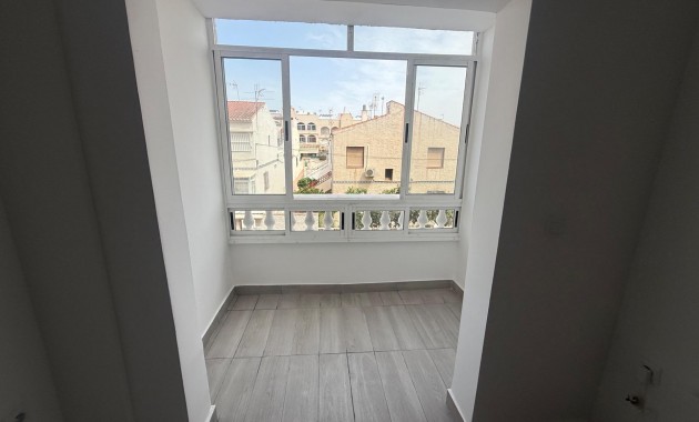 Sale - Apartment / flat -
Torrevieja - Estacion de autobuses