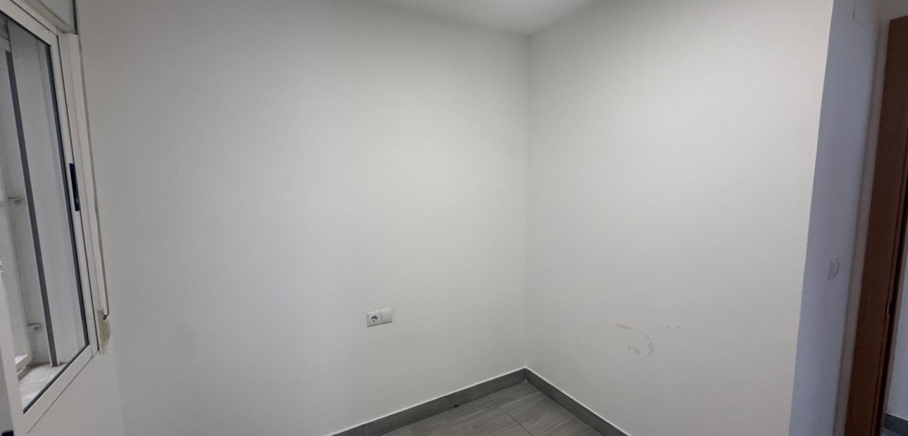Sale - Apartment / flat -
Torrevieja - Estacion de autobuses