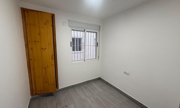 Sale - Apartment / flat -
Torrevieja - Estacion de autobuses
