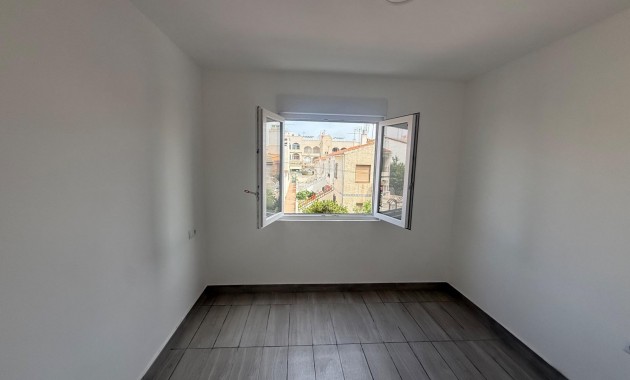 Sale - Apartment / flat -
Torrevieja - Estacion de autobuses