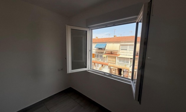 Sale - Apartment / flat -
Torrevieja - Estacion de autobuses