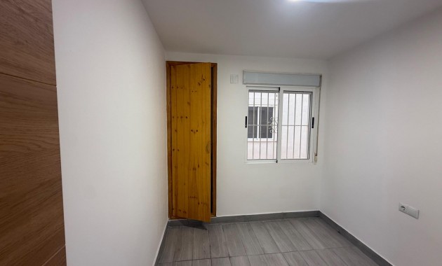 Sale - Apartment / flat -
Torrevieja - Estacion de autobuses