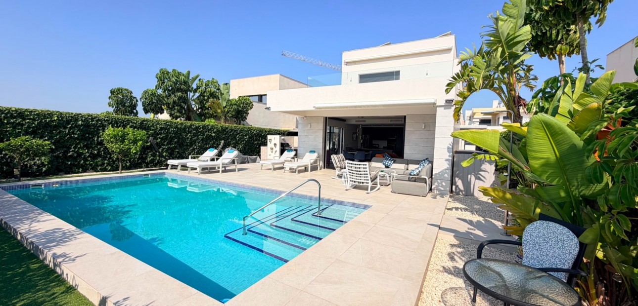 Sale - Detached Villa -
Los Montesinos - La Herrada