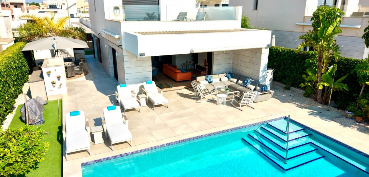 Sale - Detached Villa -
Los Montesinos - La Herrada