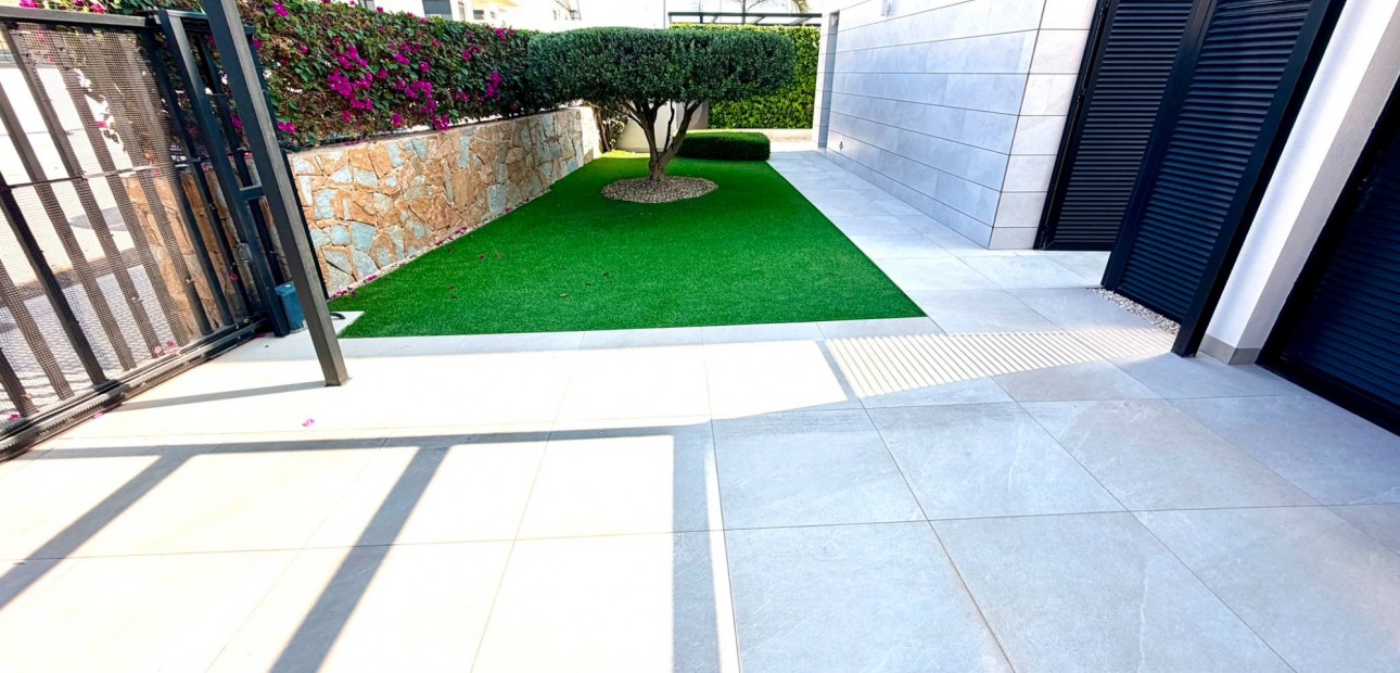 Sale - Detached Villa -
Los Montesinos - La Herrada