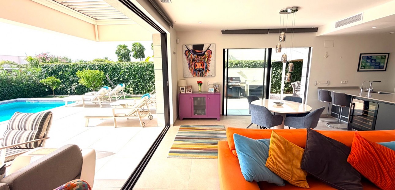 Sale - Detached Villa -
Los Montesinos - La Herrada