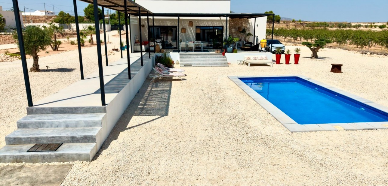 Sale - Country Property -
Pinoso - Pinoso - Country